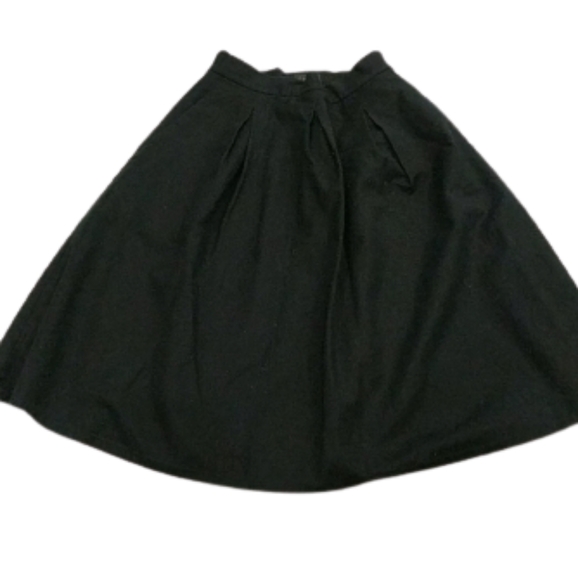 Aritzia Dresses & Skirts - Aritzia babaton black pleated skirt with pockets